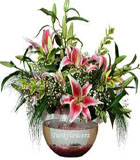 Cam vazo i�erisinde pembe lilyumlar<br>Cam vazo i�erisinde 3 dal pembe lilyumlardan olu�an cam vazo aranjman Ortalama �r�n boyutlar� 45x55 cm