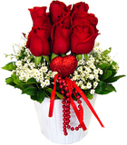 Beyaz Seramik vazo i�erisinde 9 Adet k�rm�z� g�l , kalp �ubuk ve papatyalar