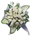 21 Adet beyaz g�lden olu�an gelin buketi <br>21 Adet beyaz g�l ve yapraklardan olu�an gelin buketi  ortalama �r�n boyutlar� 35x40 cm 