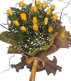 �i�ek Modeli - 016<br>15 adet sari g�l den Olu�an Kahverengi Krep ka��d�nda Buket Oartalama �r�n boyutlar� 35x55 cm