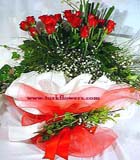 17 Adet k�rm�z� g�lden Olu�an Buket<br>17 Adet k�rm�z� g�l , Bahar dallar� ve cipsofilya ile  beyaz tela ve k�rm�z� tergalle d�zenlenmi� , ortalama �r�n boyutlar� 50x60 cm