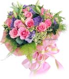 Pembe g�ller ve mor lusyentuslardan olu�an buket<br>ortalama �r�n boyutlar� 40x55 cm sipari� vermeden �nce  bilgi al�n�z 