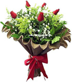 Kahverengi Krep ka��d� i�erisinde 5 Adet k�rm�z� g�l