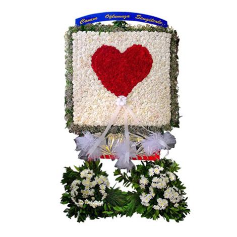 K�rm�z� beyaz Karanfillerden olu�an  Kalpli Pano <br>K�rm�z� beyaz karanfiller ve paptyalardan olu�an pano ortalama �r�n boyutlar� 200x120 cm