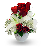 G�l�n b�y�s� Lilyum`un kokusu Seramik vazo i�erisinde 5 adet k�rm�z� g�l 2 kandil lilyum ve kalp �ubuk 