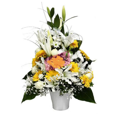 Beyaz çiçeklerden ve lilyumlardan oluşan boylu aranjman